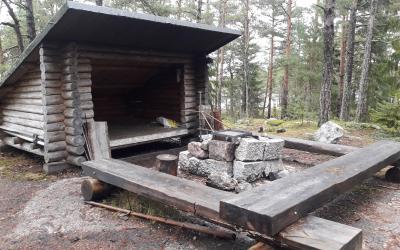 Oinassaaren laavu