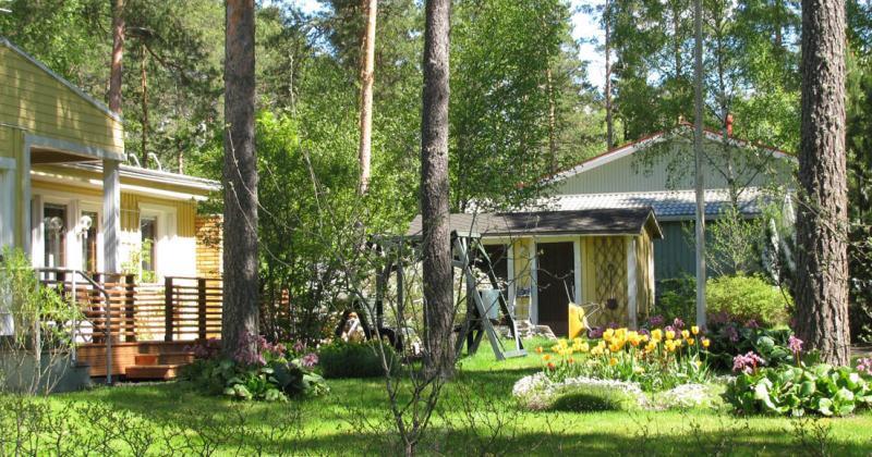 Ravolan alueen talon pihapiiri